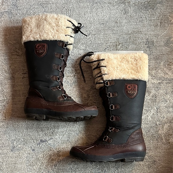 UGG Shoes - Ugg Edmonton 3223 Boots Size 9
